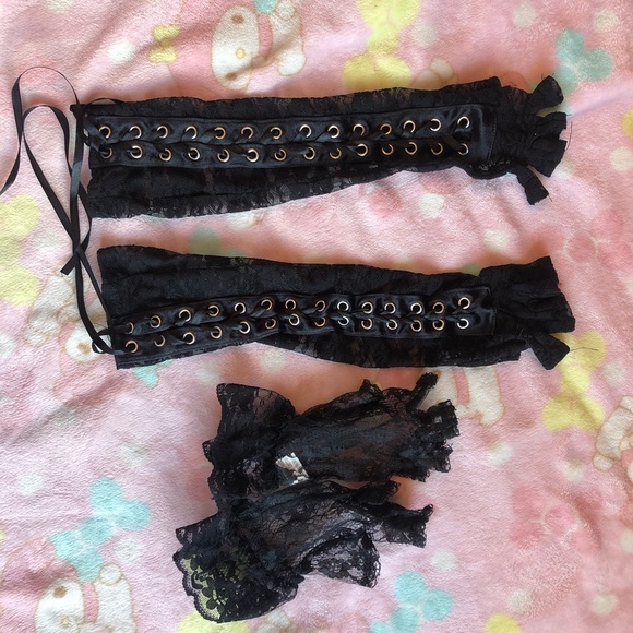 Hot Topic Accessories - Black lace costume glove bundle
